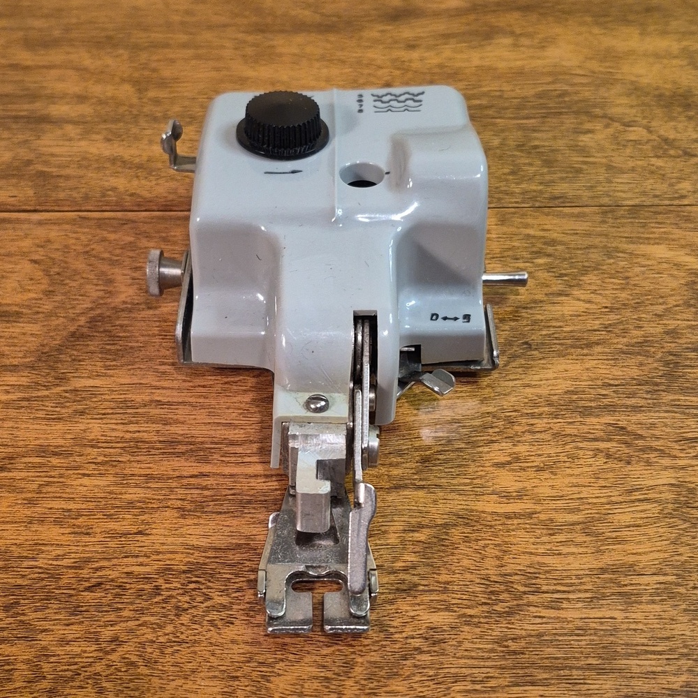 WHITE Vintage Automatic Decorator Attachment Decorative Stitches Sewing Machine - Picture 3 of 16
